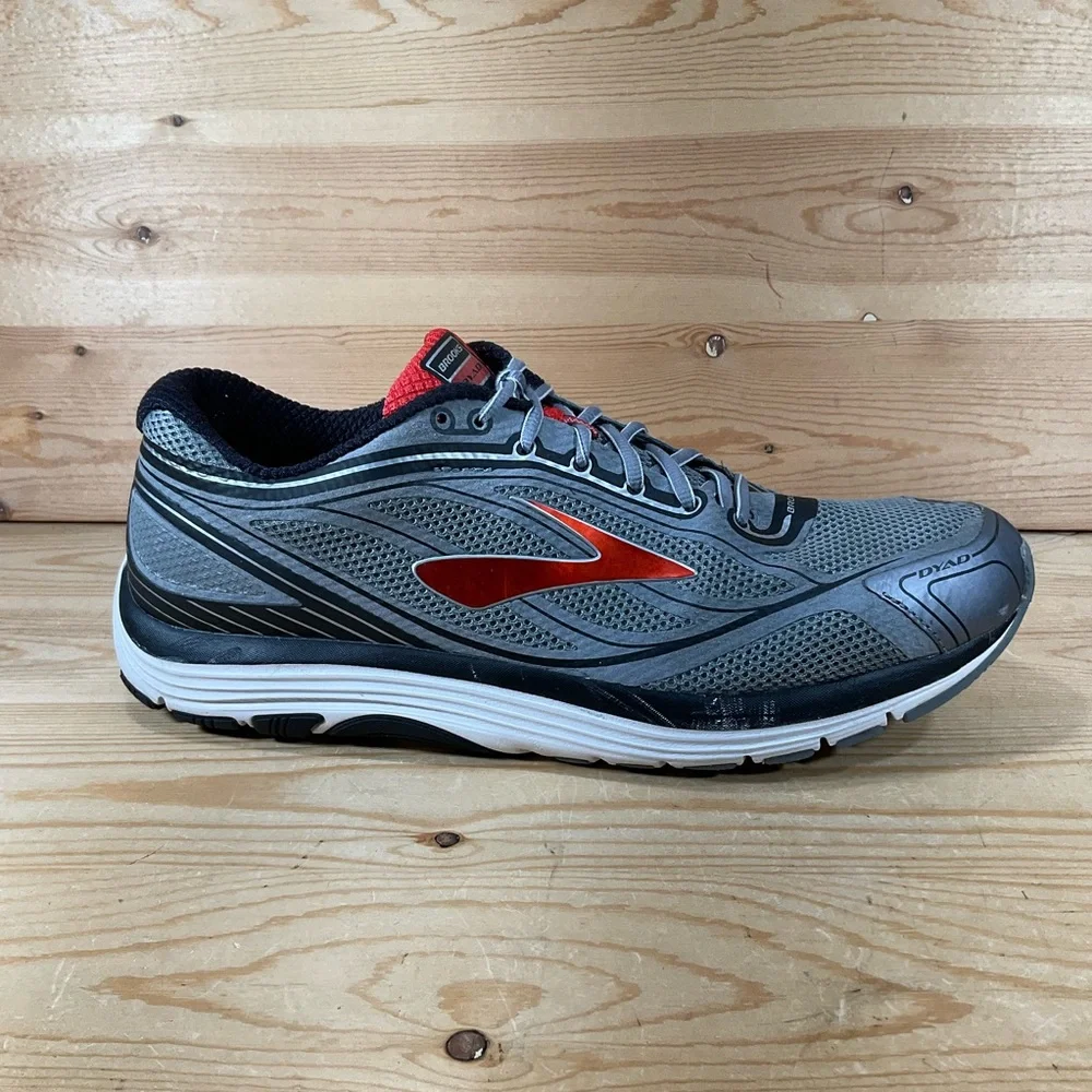 Brooks Dyad 9 Running Shoes Men’s 14 D Gray Red Black White Walking 1102311D035